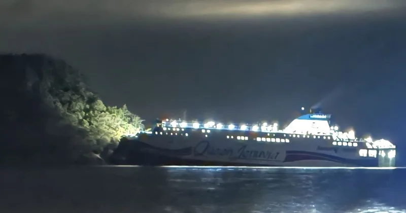 Пассажирский паром с 246 людьми на борту налетел на риф в Южной Корее: есть пострадавшие
