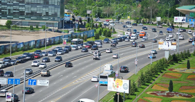 Қазақстанда ата аналар үшін жұмыс күнін бір сағатқа қысқарту ұсынылды