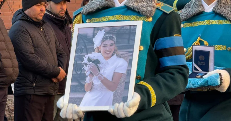 Қосшыда қазақстандықтар фельдшер Ұлдана Мырзуанды ақтық сапарға шығарып салды