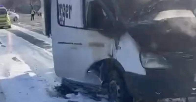 Газель загорелась на улице в Астане (ВИДЕО)