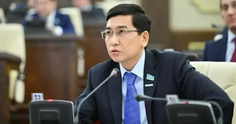 Енді әкелерге де декреттегі уақыты үшін еңбек өтілі есептеледі Асхат Аймағамбетов