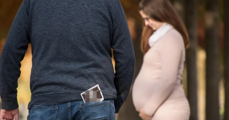 Мужчина вырвал телефон у беременной в Семее (ВИДЕО)