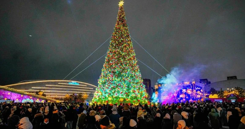 Астана зажгла новогодние огни: в столице одновременно засияли более 40 ёлок
