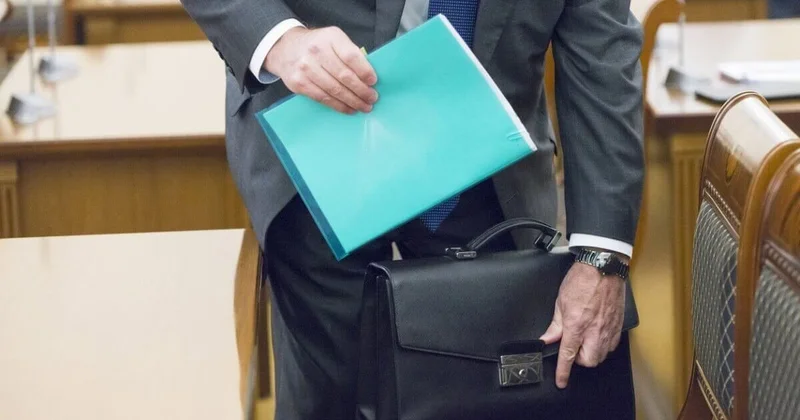 Руководителям школ и больниц разрешили заниматься бизнесом, но контроль ужесточили