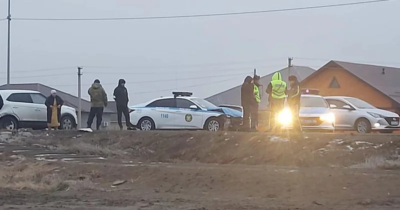 Полицейское авто попало в ДТП на трассе в Атырауской области