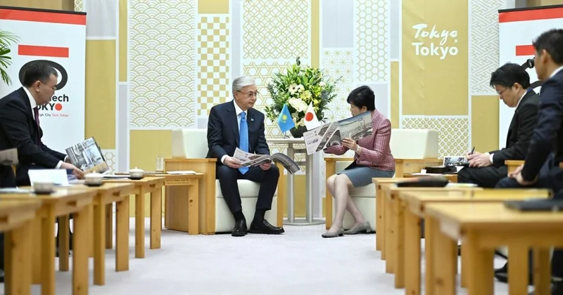 Қош келдіңіз : губернатор Токио заговорила на казахском на встрече с Токаевым (видео)