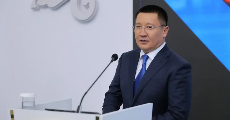 "Я даже кота люблю своего, не то что детей". Байханов ответил на вопрос о конфликте вокруг частной школы