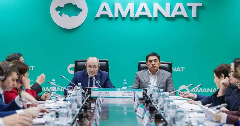 AMANAT партиясы жүйелі мәселелер мен аймақтық бақылау шараларын талқылады