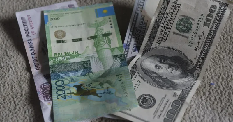 Курс тенге продолжает укрепляться