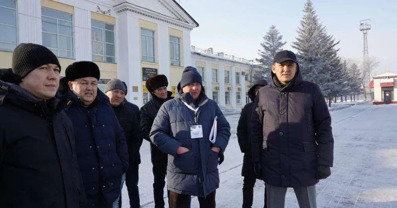 Вице министр транспорта проверил ход обновления старого ж/д вокзала Астана 1