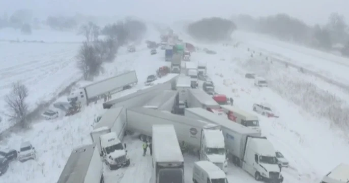 Мичиганда 100 ден астам көліктің қатысуымен ірі жол көлік оқиғасы болды