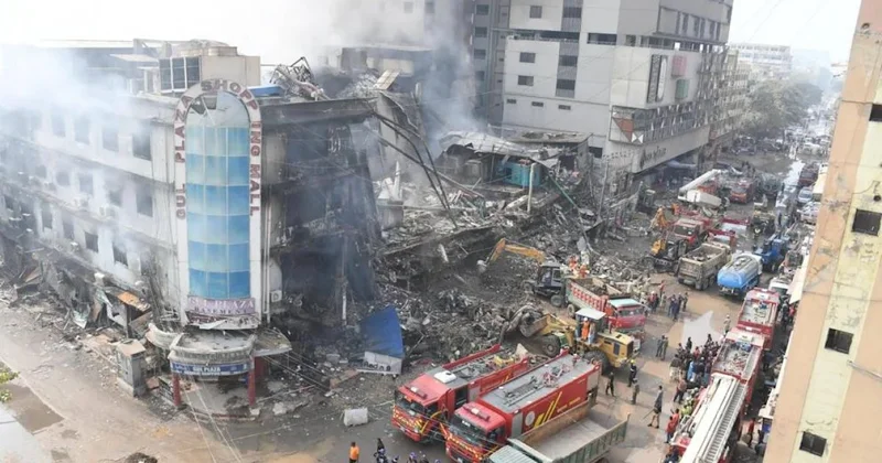 Торговый центр Пакистана в огне: погибло 14 человек