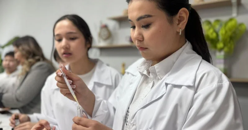 Астаналық жастар отандық иіссу өнімдерін дайындайды