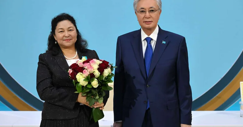 Президент вручил госнаграды ряду казахстанцев