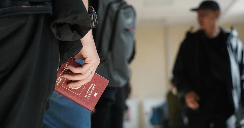 Россиянам до 14 лет запретили выезд в Казахстан по свидетельству