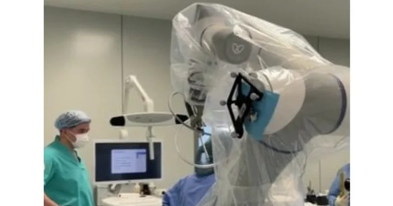 Робот хирург тізе буынын ауыстыру отасын жасады