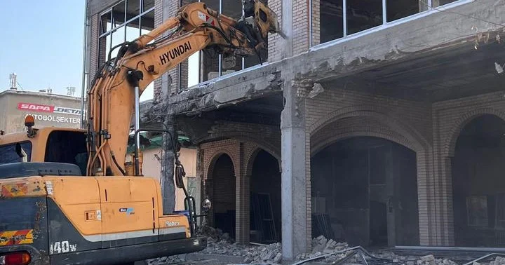 Незаконную четырехэтажную постройку снесли в Алматы