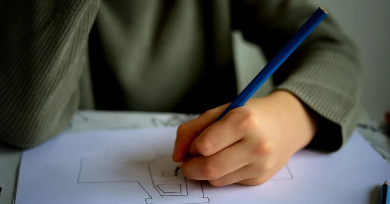 Учеников школы в Костанае отправили на дистанционку из за холода после капремонта