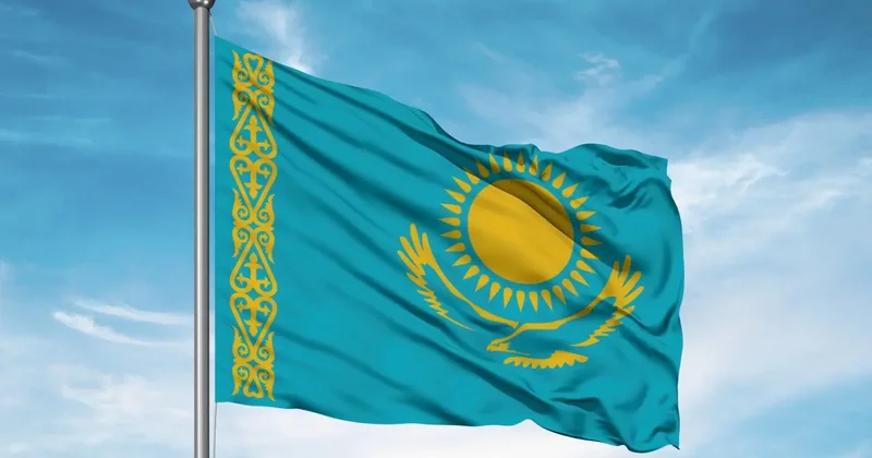 Необходимо поощрять за умение тактично использовать госсимволы Токаев