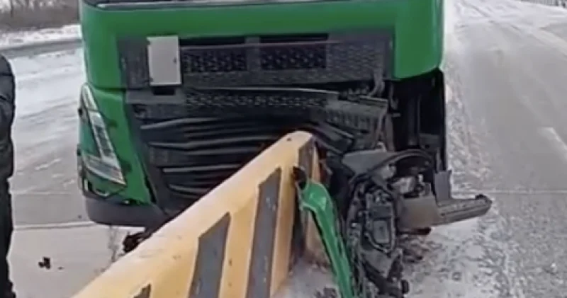 Жүргізуші рөлде ұйықтап кетіп, тасжолдағы қоршауға соғылған: 20 қаңтар 2026, 11:44 жаңалықтар