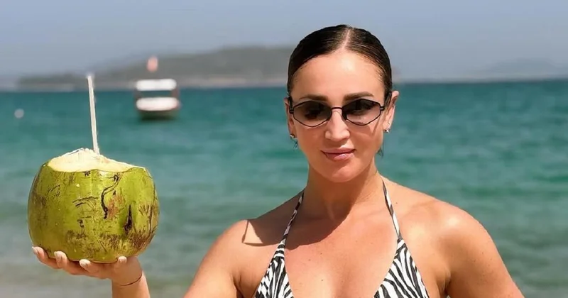 Разрешаю себе : отметившая 40 летие на Мальдивах Бузова презентовала новую песню