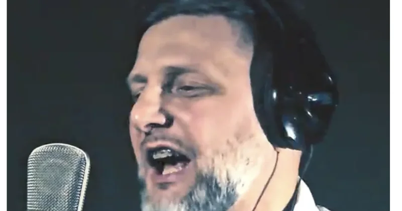 Алматинец спел хиты Rammstein, Metallica и КИШ на казахском и удивил соцсети