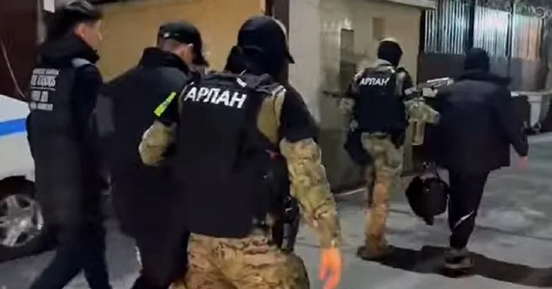 Спецназ привлекли к задержанию карагандинцев в Шымкенте (видео)