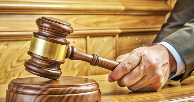 Четверо мужчин угрожали бизнесмену и сотруднику полиции в Алматы