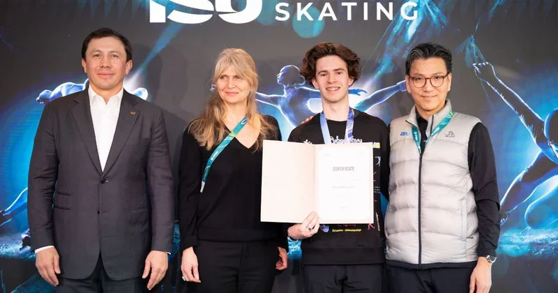 Михаил Шайдоров Олимпиадада өнер көрсеткен костюмін мұражайға тапсырды