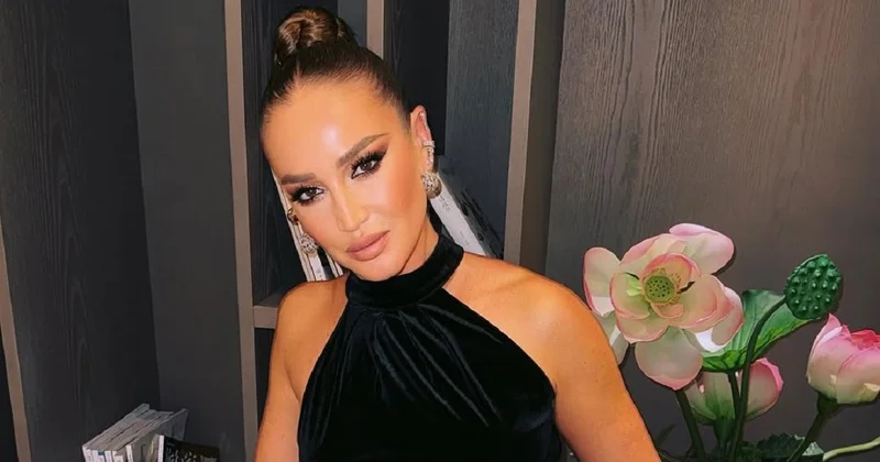 Ничего себе коллаб! : Бузова спела в дуэте со звездой сериала Слово пацана