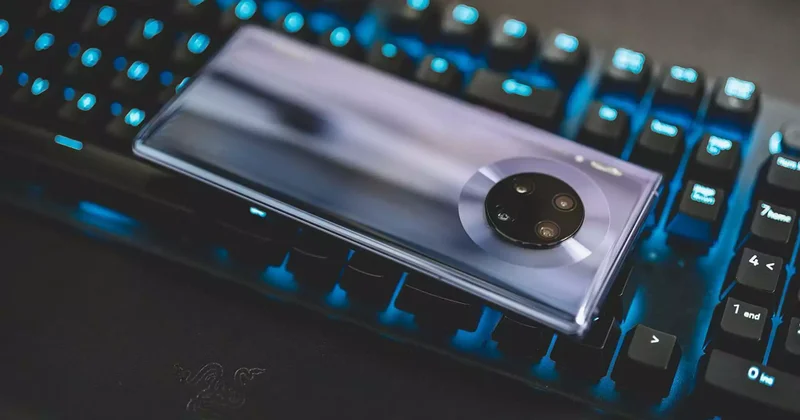 Телефонға күдікті қосымша орнатпаңыз министрлік ескерту жасады