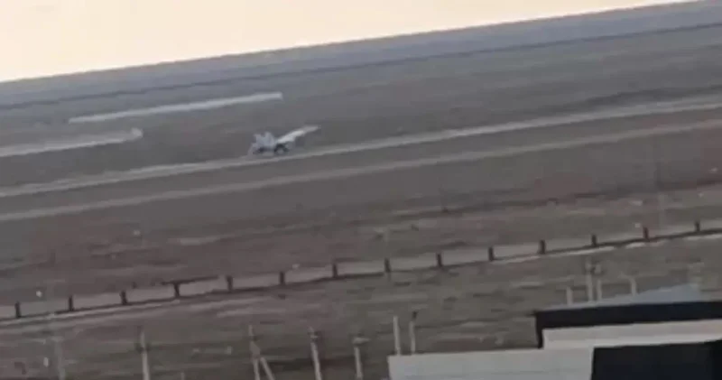 В Атырау совершил внеплановую посадку российский истребитель