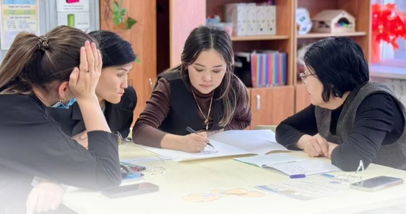 Сауалнама: Ата аналардың 78% ы баласының араласатын ортасын жақсы біледі