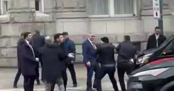 ​Әзербайжан президентінің күзеті Вашингтонда наразыларды ұрып соқты WP