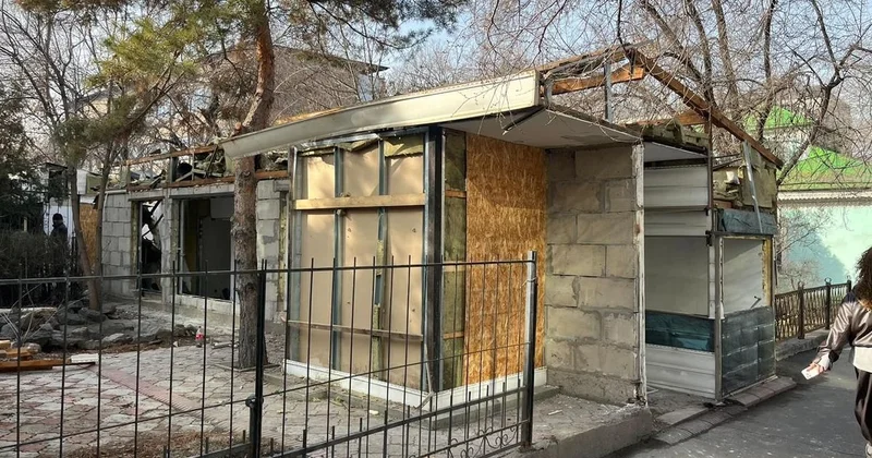 Собственник добровольно снес незаконное строение в Алматы (фото)