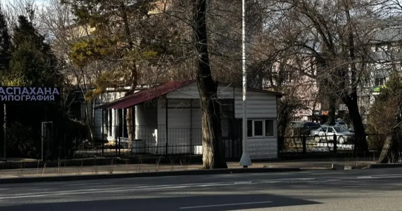 Ещё одну незаконную постройку снесли в Алматы