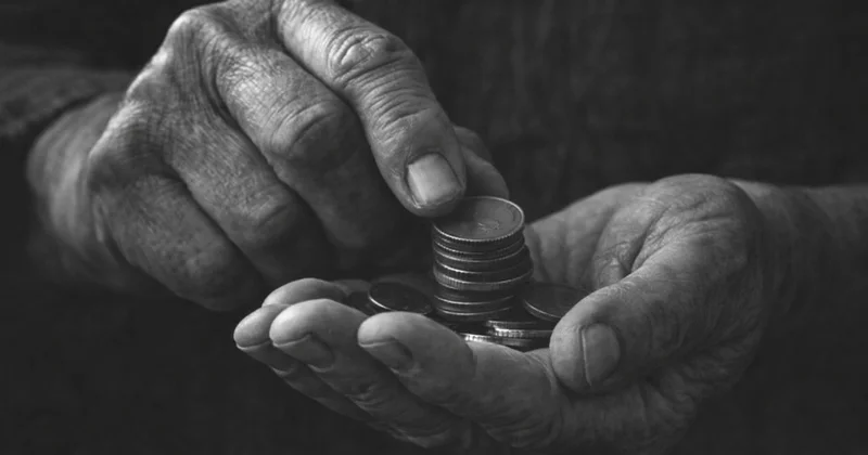 Растут только на бумаге: реальные доходы казахстанцев падают третий квартал подряд