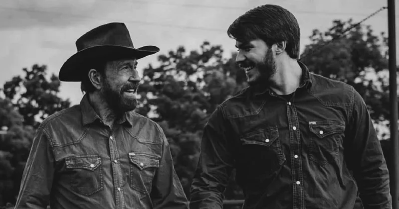 Сложно подобрать нужные слова : сын умершего Чака Норриса посвятил ему трогательный пост