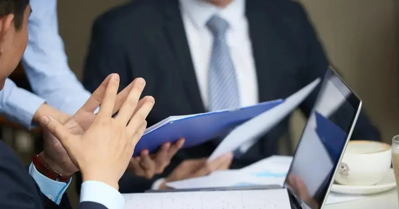 Павлодарда әріптестерімен дауыс көтере сөйлескен шенеунікті жазалау ұсынылды