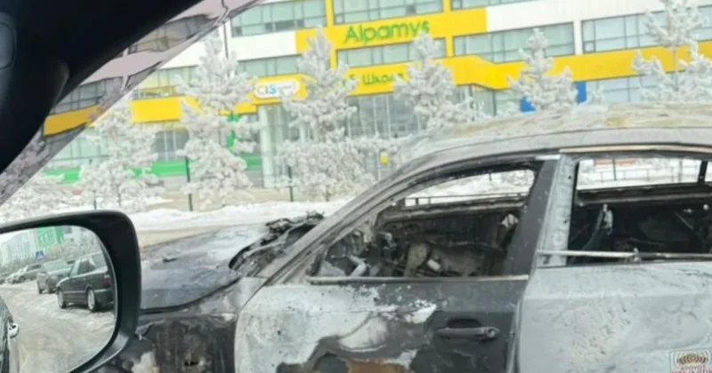 В Астане у школы Алпамыс сгорел автомобиль