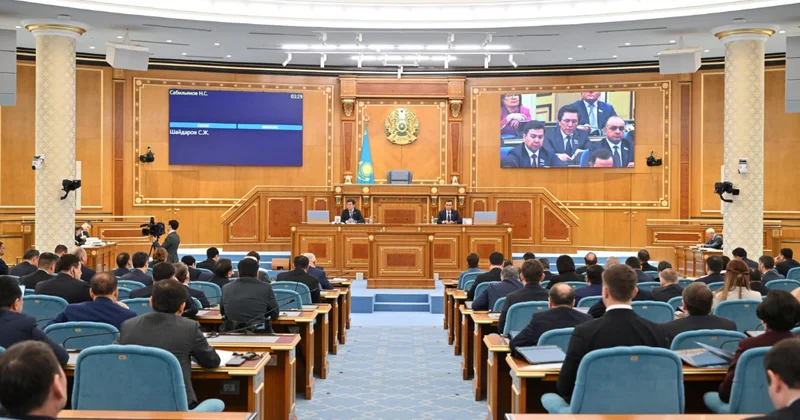 Закон о статусе города Алатау рассмотрели депутаты на совместном заседании палат парламента