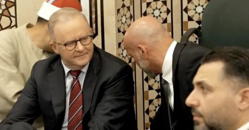 Премьер министра Австралии освистали в мечети во время намаза (ВИДЕО)