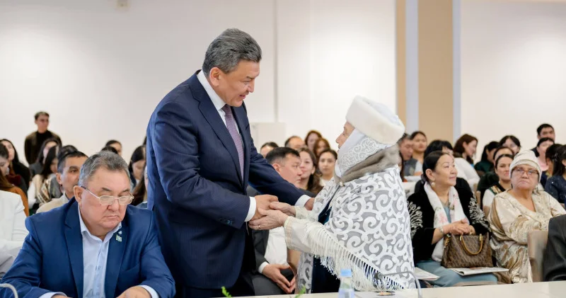 Soltüstık Qazaqstan газетінің 105 жылдығы: Петропавлда өткен ғылыми конференцияда Мемлекет басшысы атынан марапаттар табысталды