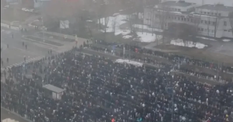 В Москве сняли на видео массовую молитву на Ораза айт