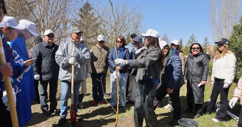 Молодежь ЕНУ приняла участие в акции Таза Қазақстан