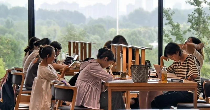 Қытайда кітап оқитын адамдардың үлесі 82,3% ға жетті