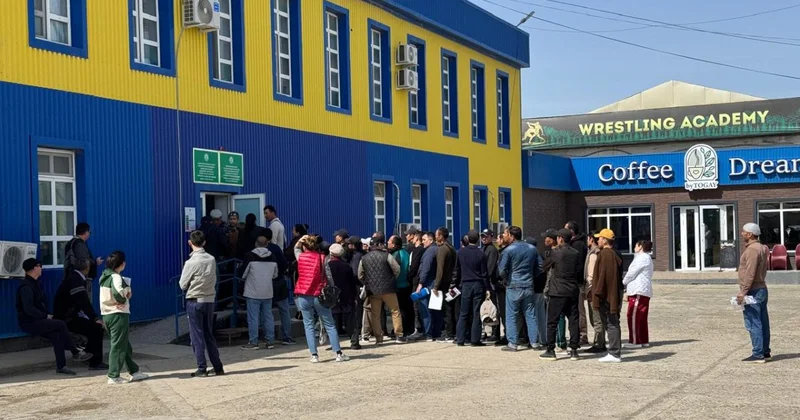 Мигранттар легі Атырау ХҚКО да ұзын сонар кезек тудырды