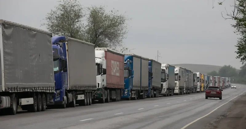 CarGoRuqsat: граница с Кыргызстаном по талонам, а удобства для водителей большегрузов в степи