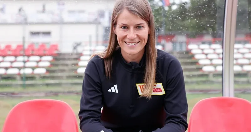 Германияда ерлер командасын жаттықтыратын әйел бапкер сынға ұшырады