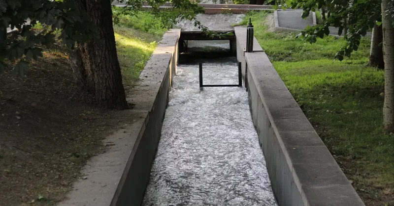 Алматинец погиб в переполненном после дождя арыке